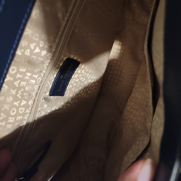 Like new! Kate Spade purse, handles and crossbody - Picture 4 of 5